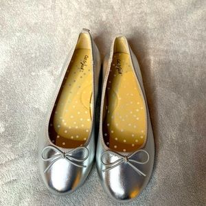 Cat and Jack silver flats size 3 girls